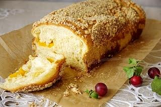 Dróżdżówka z migdałową kruszonką