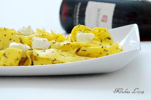 Ziołowe tagliatelle z twarożkiem