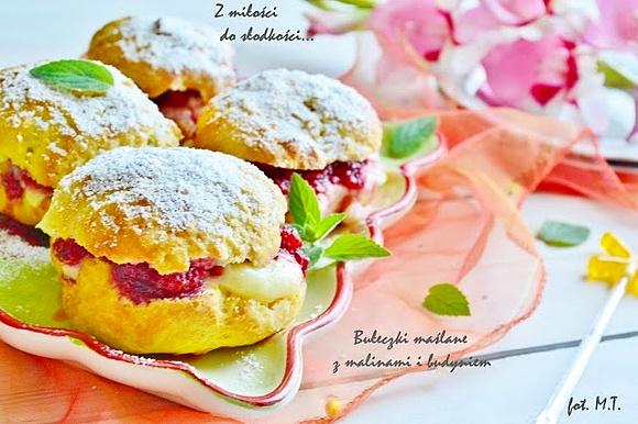 Bułeczki maślane z malinami i budyniem