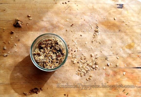Granola lub batoniki muesli do łapki na wyprawę