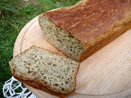 Drożdżowy chlebek ziołowy z pełnoziarnistej mąki