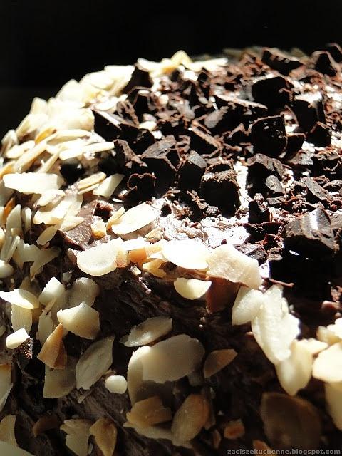 Tort czekoladowy bez masła i bitej śmietany