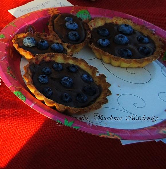 Tartaletki z malinami i czekoladą