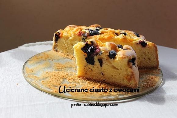 Ucierane ciasto z owocami