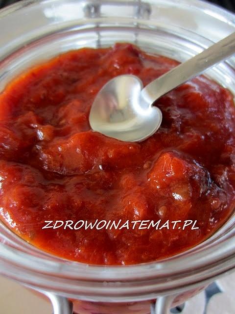 Konfitura morelowo-jeżynowa z suszonymi daktylami