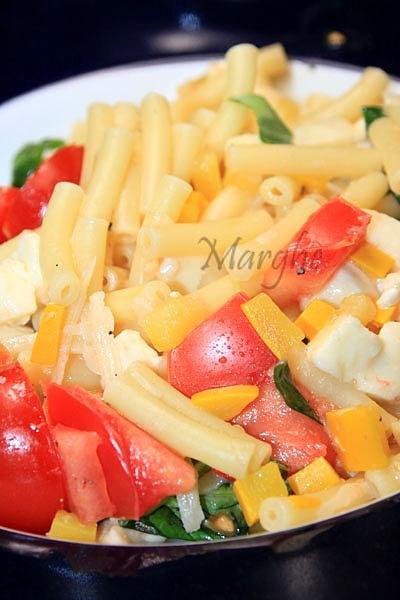 Makaron z cytrynową cukinią i mozzarellą
