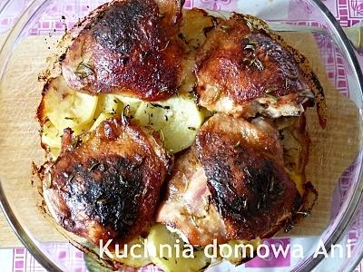 Kurczak pieczony na ziemniakach z miodem i rozmarynem