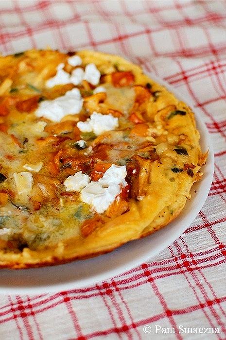 Omlet z kurkami i kozim serem