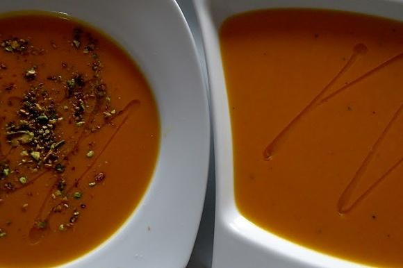 Krem z dyni z orzechami i pistacjami