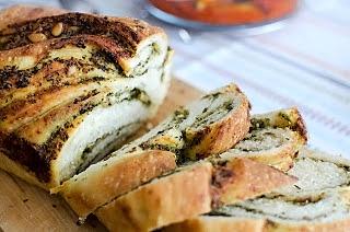 Chleb z pesto bazyliowym