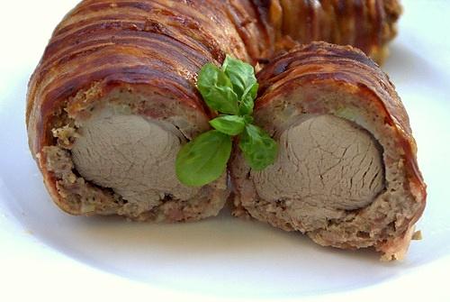 Pieczeń z polędwiczki, mięsa mielonego i boczku