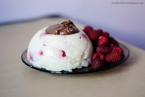 Pudding z płatków ryżowych z malinami i Nutellą na zimne śniadanie