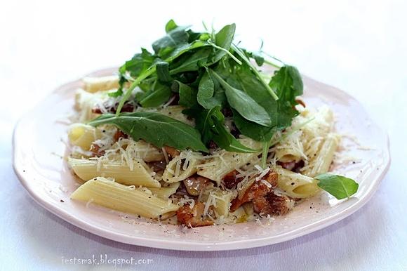 Penne z kurkami i rukolą