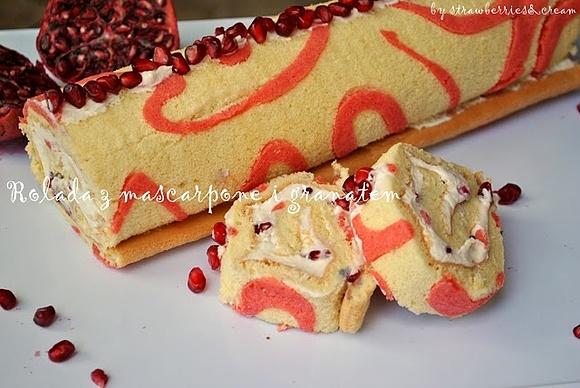 Rolada z mascarpone i granatem