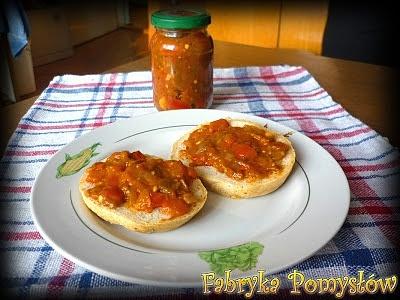 Lutenica bałkańska pasta z papryki, bakłażana i pomidorów