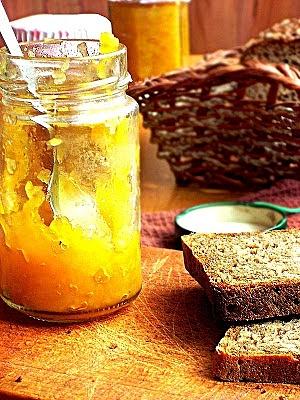 Dżem ananasowy z rumem - przepis na słodki dodatek do deserów