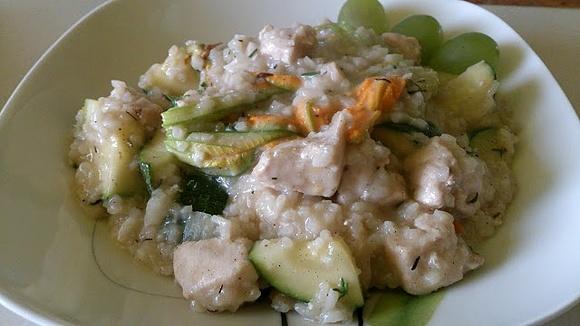 Risotto z kurczakiem i kwiatami cukinii