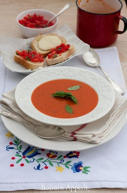 Zupa ze świeżych pomidorów