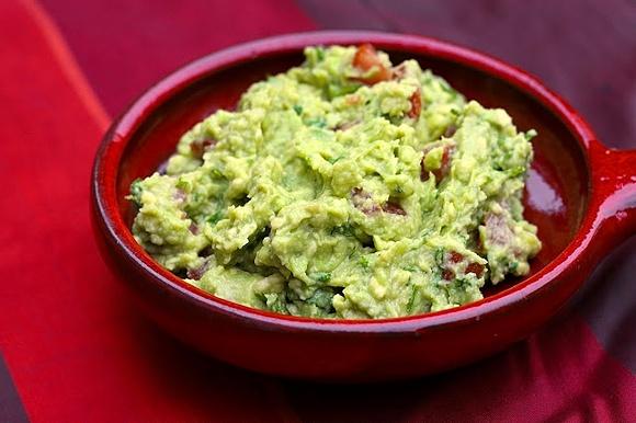 Guacamole z awokado, kolendrą i lemonką