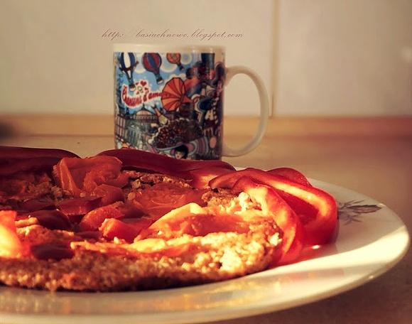 Omlet otrębowy z papryką i pomidorem