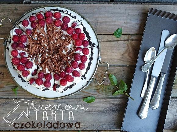 Kremowa tarta czekoladowa z malinami