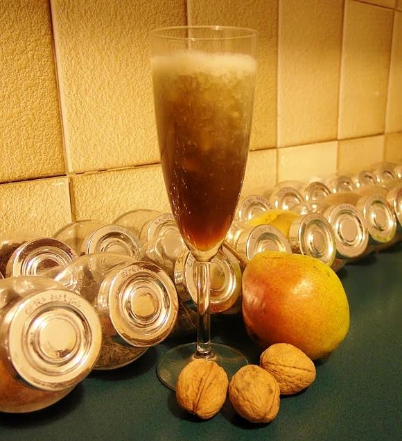 Kruška-orah Spritzer - chorwacki drink orzechowo-gruszkowy na winie
