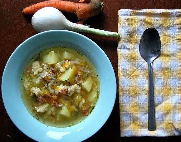 Zupa zacierkowa z jarzynami i boczkiem