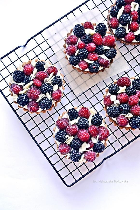 Tarteletki waniliowo limonkowe z owocami
