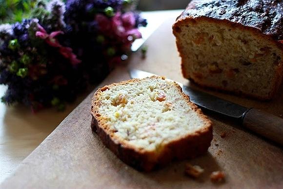 Wspólne pieczenie: chleb z rozmarynem i skórką cytrynową