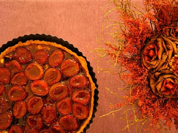 Tarta ze śliwkami i brandy na creme patissiere