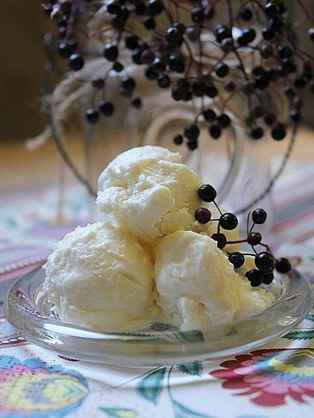 Lody z białą czekoladą i mango