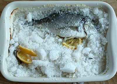 Dorada pieczona w soli