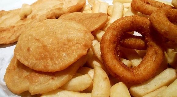 Fish and chips z rekinem i plackami ziemniaczanymi w Australii