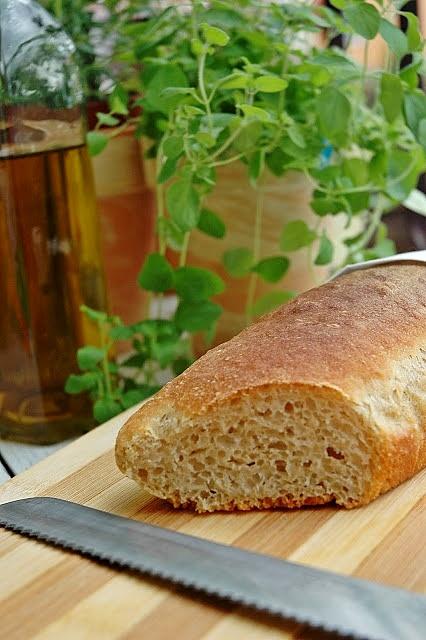 Ciabatta domowa - prosty przepis na włoskie pieczywo