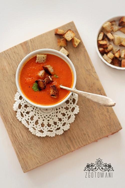 Zupa krem z pieczonej papryki i pomidorów