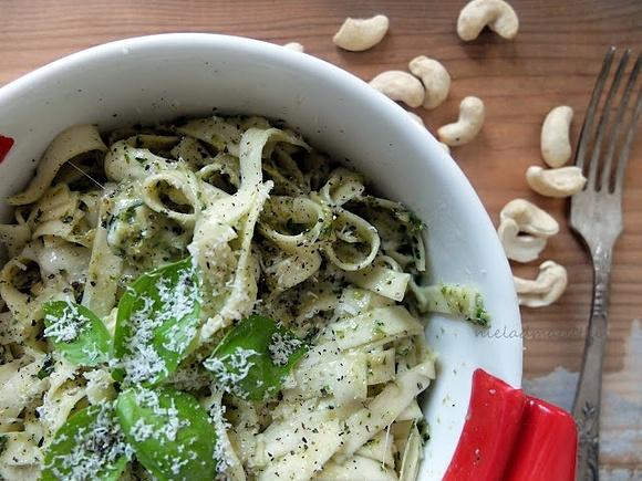 Makaron z pesto bazyliowo-pietruszkowym