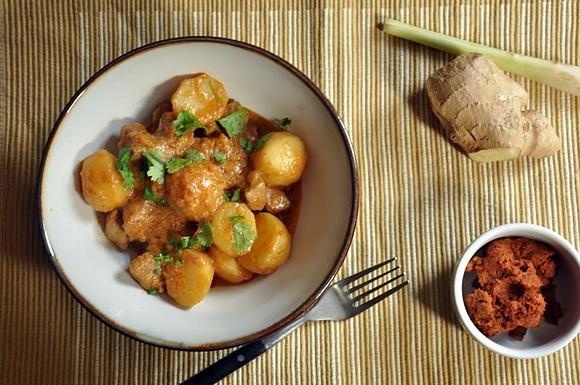 Curry z wieprzowiną i ziemniakami
