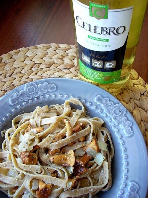 Tagliatelle z kurkami i białym winem
