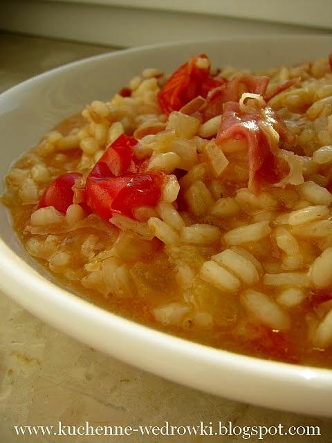 Risotto z szynką i pomidorkami
