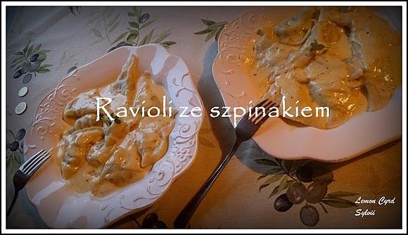 Pierogi ravioli ze szpinakiem i serem ricotta