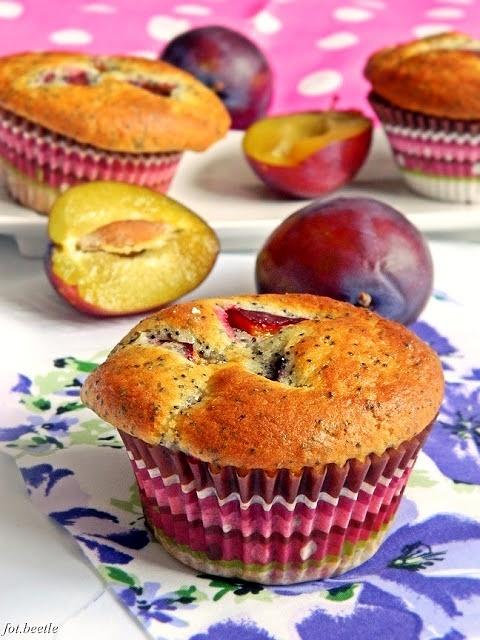 Makowe muffiny ze śliwkami