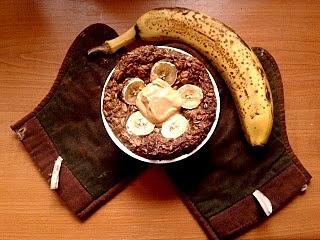 Owsiankowy chlebek bananowy z masłem orzechowym