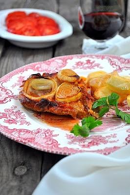 Karkówka pieczona w sosie pomidorowym