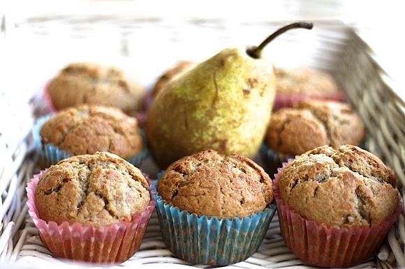 Muffiny gruszkowe z mąką pełnoziarnistą