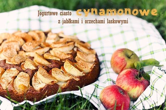 Ciasto jogurtowe z jabłkami i cynamonem