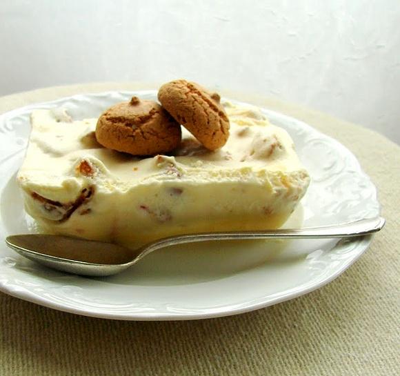 Semifreddo z morelami i amaretti