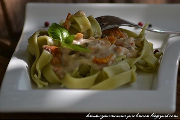 Tagiatelle szpinakowe z kurkami