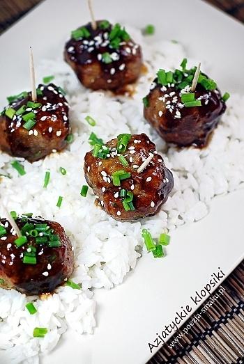 Azjatyckie klopsiki na ryżu z sosem hoisin
