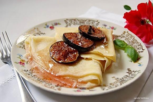 Naleśniki z karmelizowanymi figami i waniliowym miodem