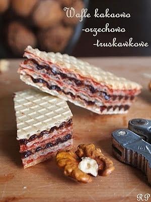 Wafle kakaowo-orzechowo-truskawkowe